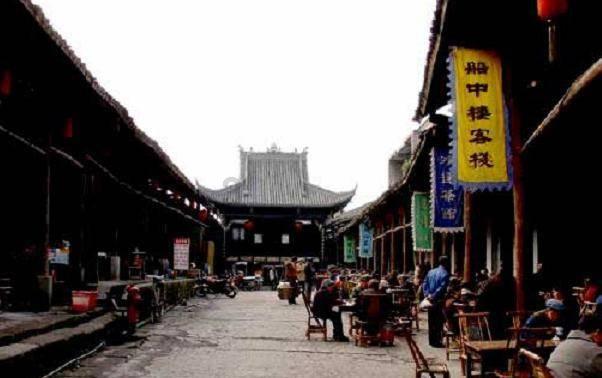 《西安晚报》整版报道：古丝路48国货币一馆看——对话大唐西市博物馆馆长王彬